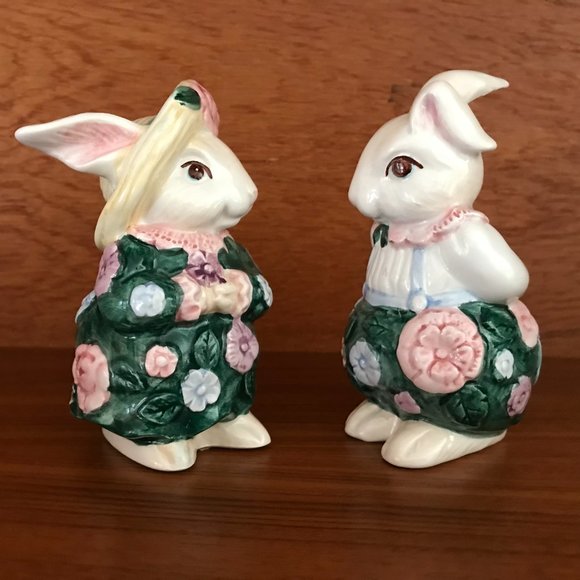 Vintage 1991 Fitz and Floyd Ceramic Bunny Salt and Pepper Shakers - Picture 2 of 8